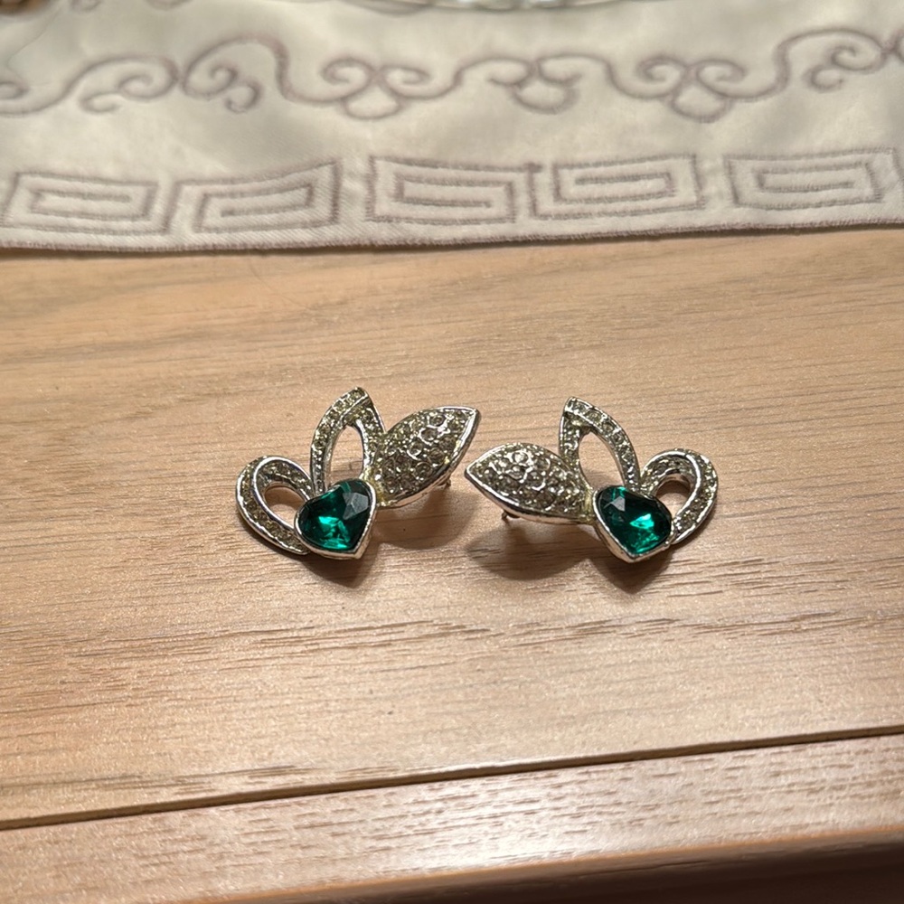 Emerald Green Heart Leaf Earrings
